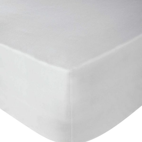 Perfectly fitted white bedding a london brand